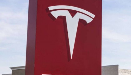 3名特斯拉董事将通过股票套现21亿 其中包括马斯克兄弟