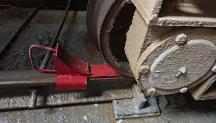 “铁鞋”上岗，小装置解决渣土车溜滑大隐患
