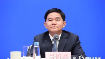 我国最大、世界第二大流动沙漠塔克拉玛干沙漠已经戴上了“绿围脖”