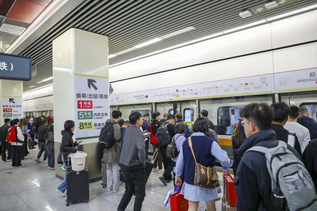 8天长假，郑州地铁线网延时服务；公交上线文旅线路“套餐”！