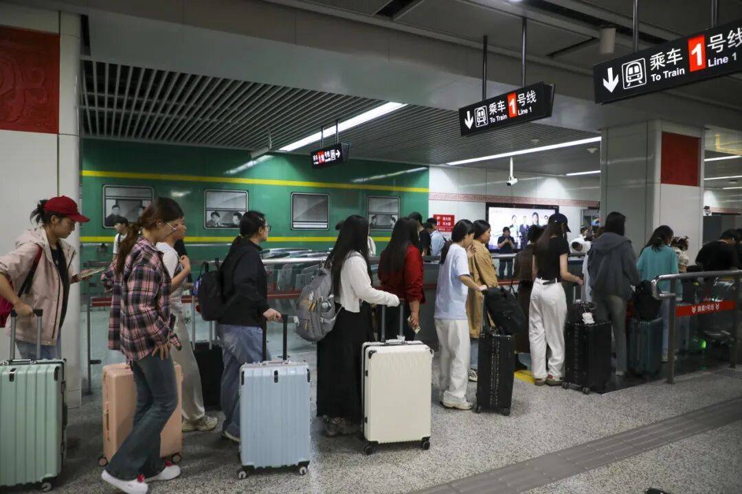 8天长假，郑州地铁线网延时服务；公交上线文旅线路“套餐”！