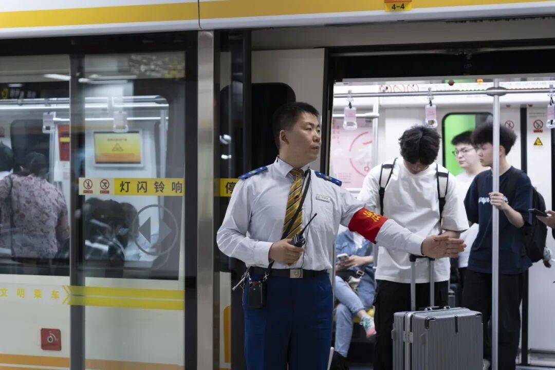 8天长假，郑州地铁线网延时服务；公交上线文旅线路“套餐”！