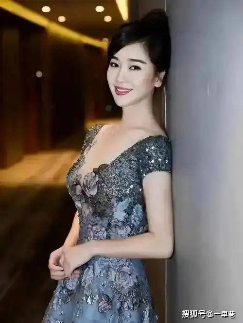 左小青：她曾是体操冠军，16岁被姜文带进娱乐圈，因长得太美绯闻多如牛毛