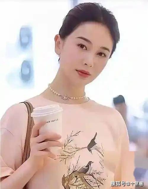 左小青：她曾是体操冠军，16岁被姜文带进娱乐圈，因长得太美绯闻多如牛毛
