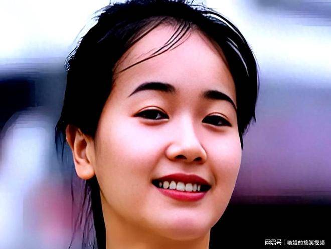 曾为体操冠军，16岁因姜文入圈，因美貌绯闻满天飞