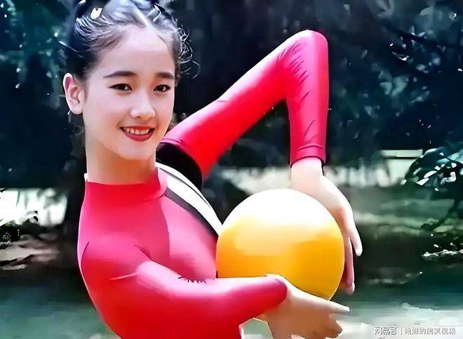 曾为体操冠军，16岁因姜文入圈，因美貌绯闻满天飞