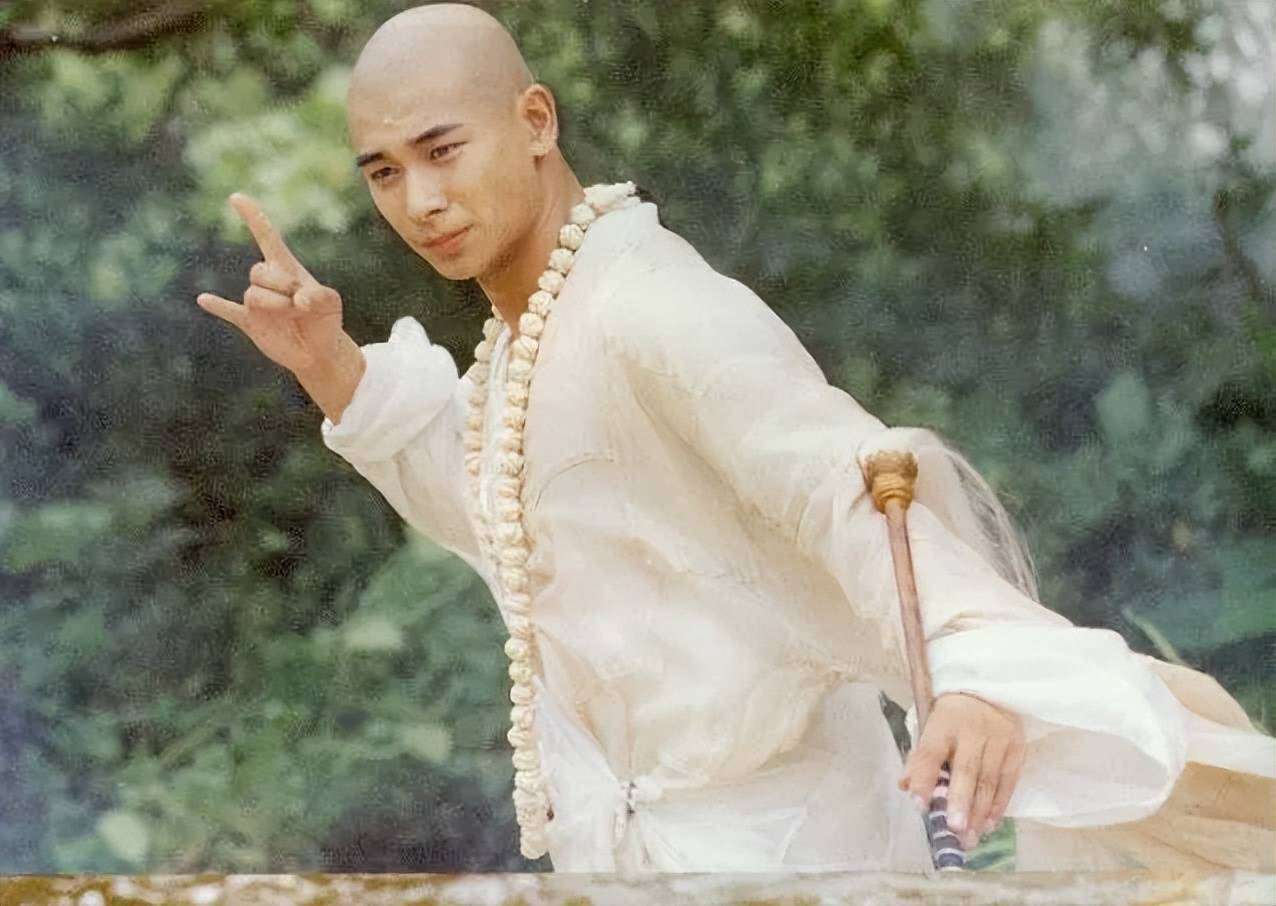 赵文卓曾是梅艳芳挚爱，30岁退圈，53岁父凭女贵成人生赢家