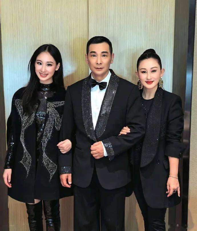 赵文卓曾是梅艳芳挚爱，30岁退圈，53岁父凭女贵成人生赢家