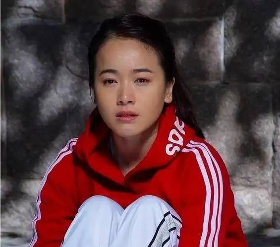 她曾是体操冠军，16岁被姜文带入娱乐圈，绯闻不断风流成性