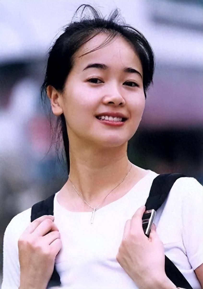 她曾是体操冠军，16岁被姜文带入娱乐圈，绯闻不断风流成性