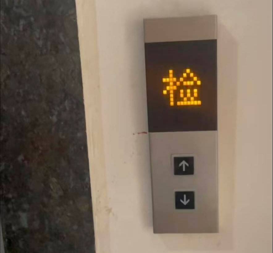 23部电梯纲绳被损坏小区住户:怀疑与物业有关