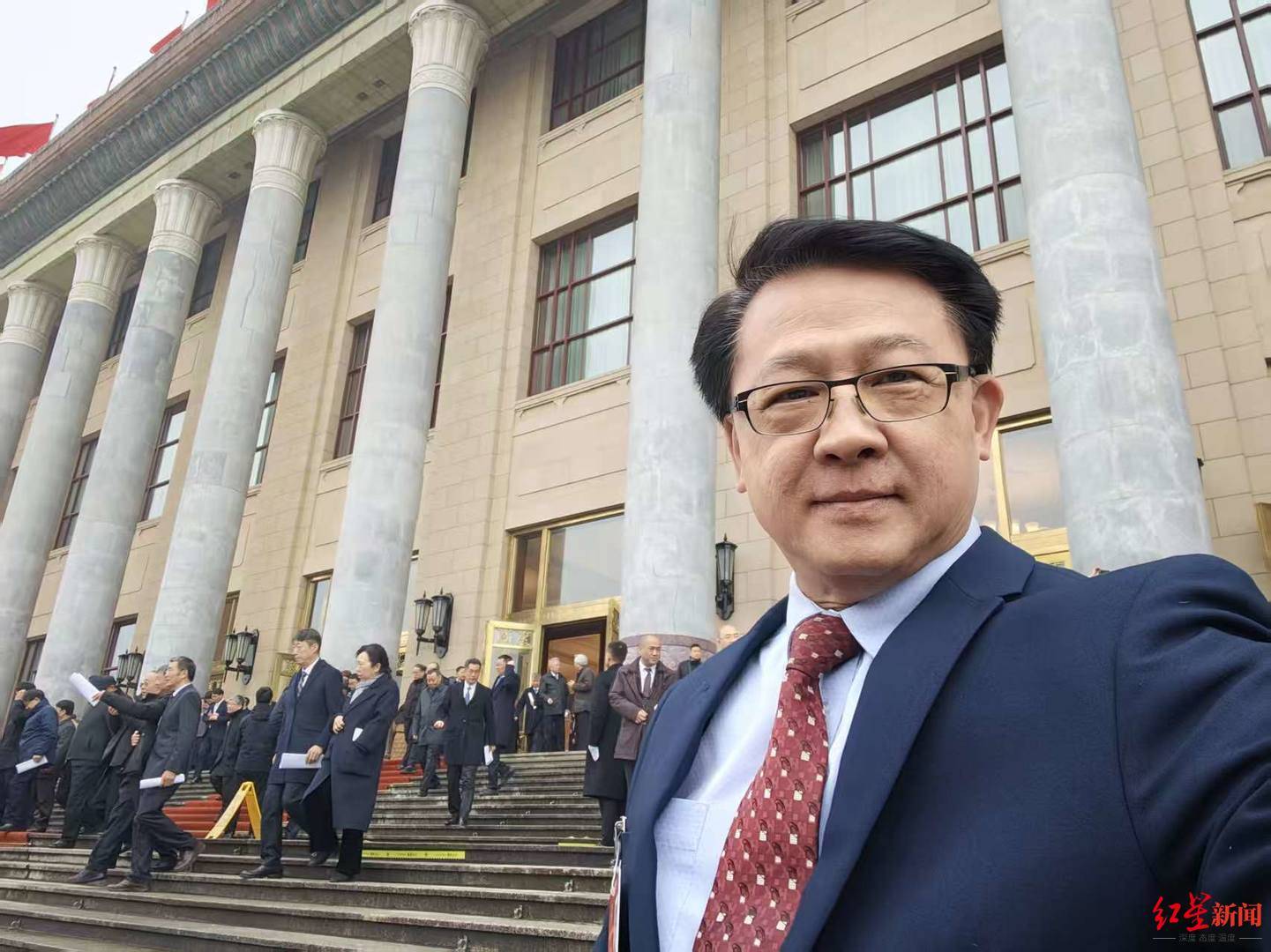 成渝“链”上大湾区:代表委员热议“双圈”协同新机遇丨城势而上·马上出圈